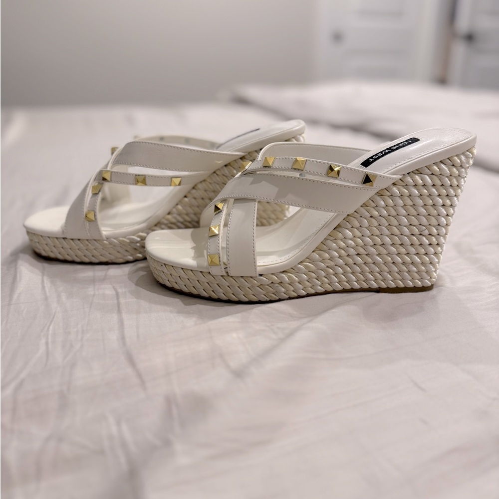 Nine West Pipa Platform Wedge Sandal - White & Gold Size 9